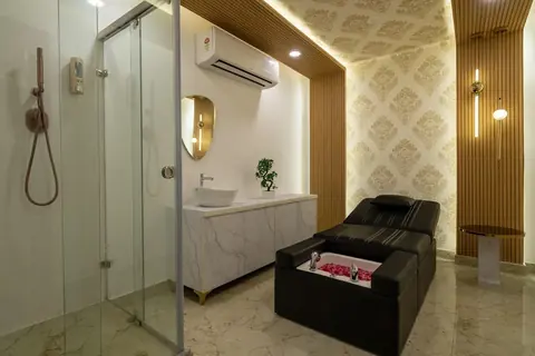 Nail Extensions & Art